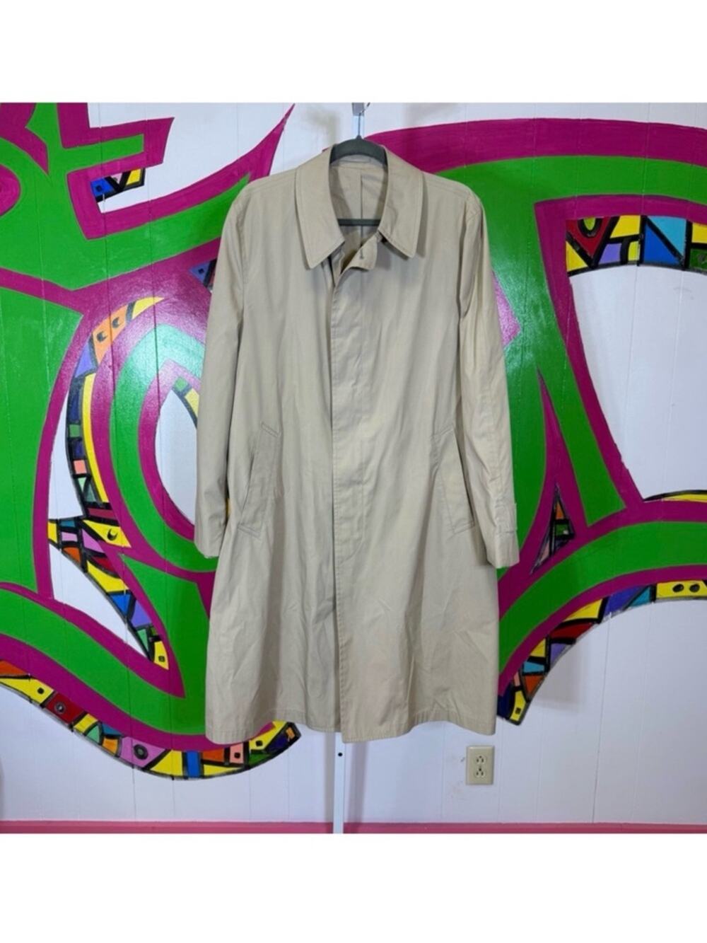 London Fog, Tan Trench Coat with Classic Collar and Long Sleeves. Size 42 Reg,